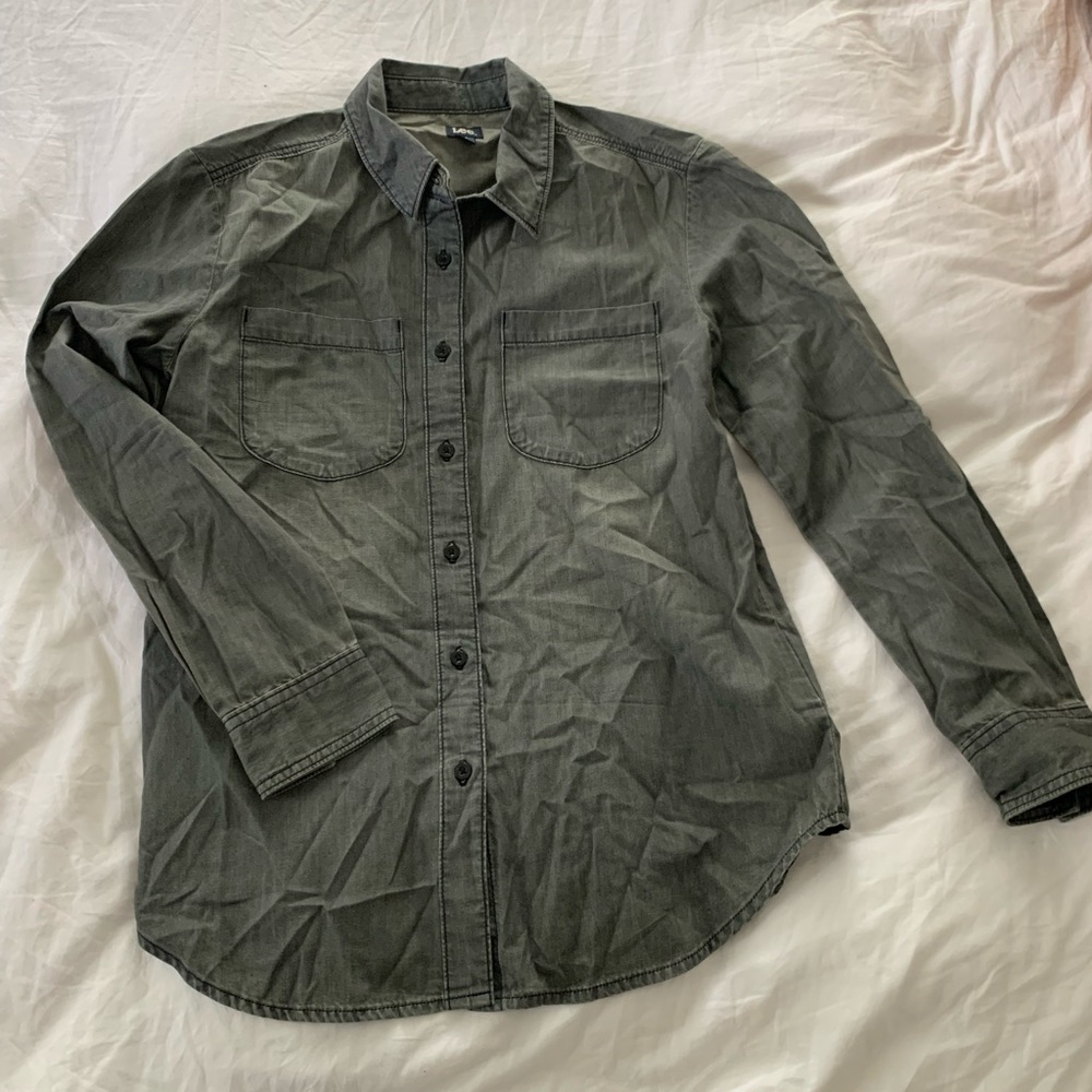 Women’s lee button up top